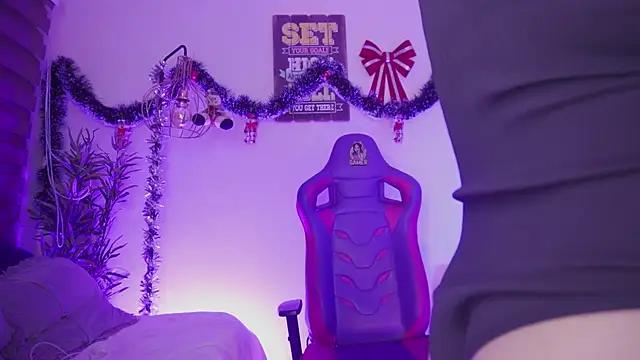 madelyn rose  online show from December 18, 2:05 am