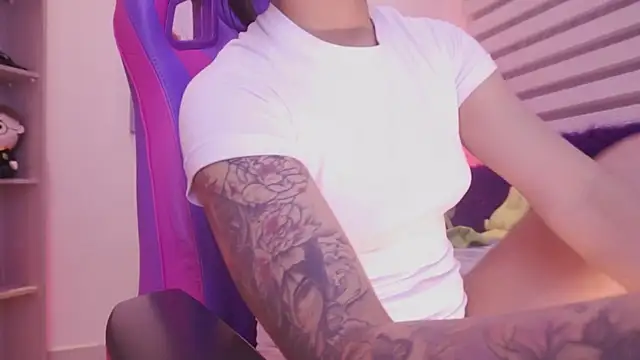 madelyn rose  online show from April 6, 6:09 pm