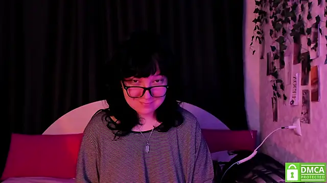 dreamgirllovee online show from December 15, 11:21 pm