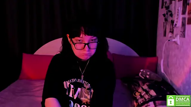 dreamgirllovee online show from December 19, 1:10 am