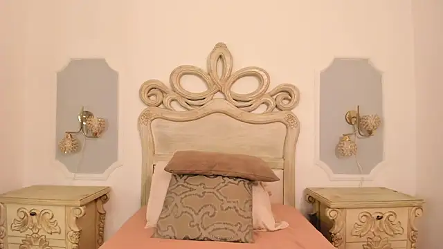 Sara  Williams online show from October 31, 4:25 am