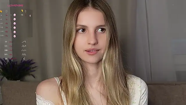 Fluffy-Angel online show from November 26, 4:41 pm