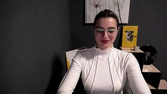 lady olivia  online show from March 25, 1:25 pm