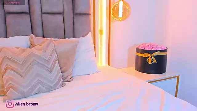 elianabrown online show from November 19, 11:38 pm