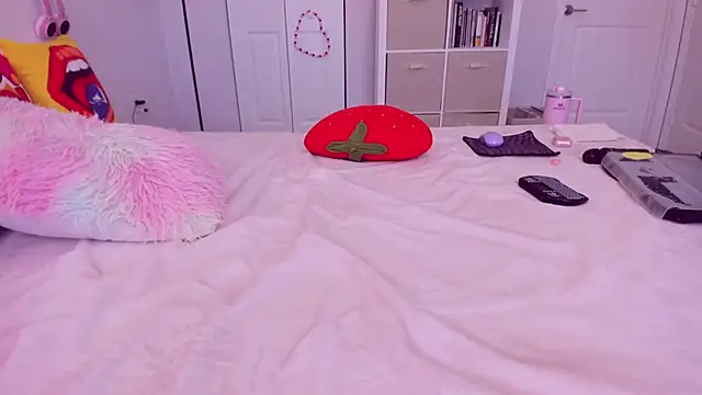 AngieDaniels1 online show from November 7, 2:00 pm