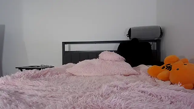 QueenLolaX online show from June 18, 9:36 am