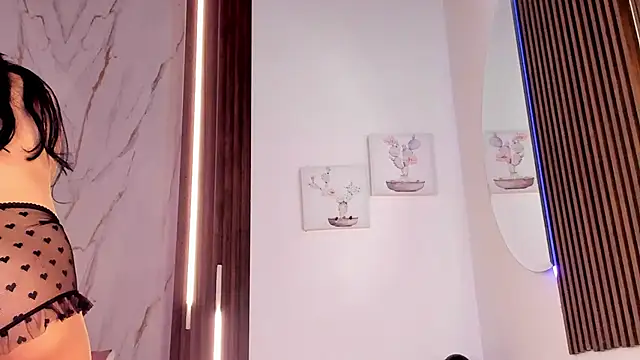 mia six66 online show from April 5, 12:15 pm