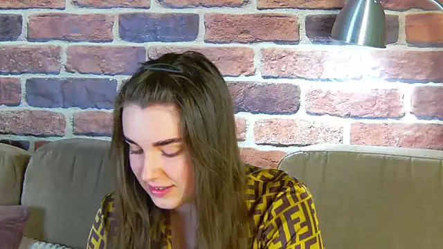 Sofia Hugs online show from May 16, 6:18 pm