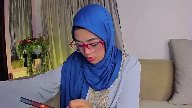 azzahara069 online show from September 17, 3:04 am