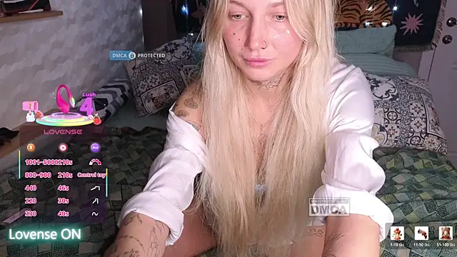 GoodGirl0024 online show from March 27, 8:31 pm