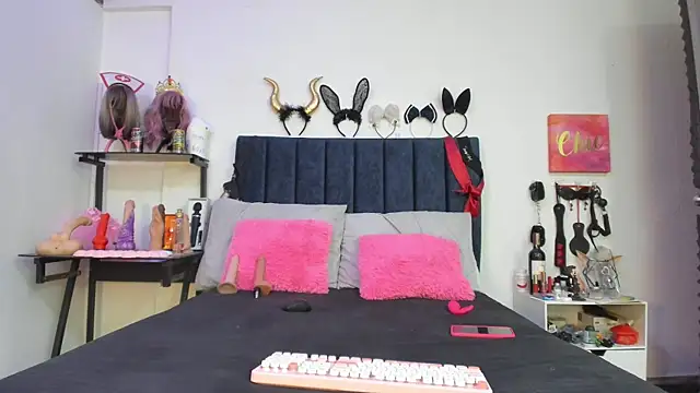 emmily giraldo online show from October 8, 1:04 pm