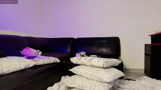 Madeline Dreams online show from July 14, 1:38 pm
