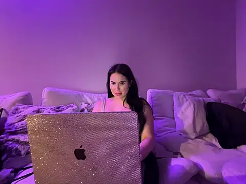 yourgoddessangela online show from April 5, 8:35 am