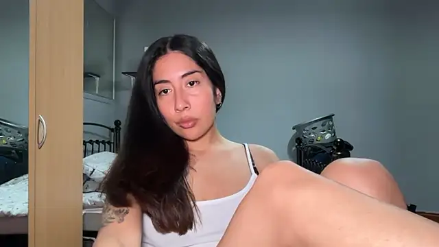 LorenaAnderson online show from April 5, 8:52 pm