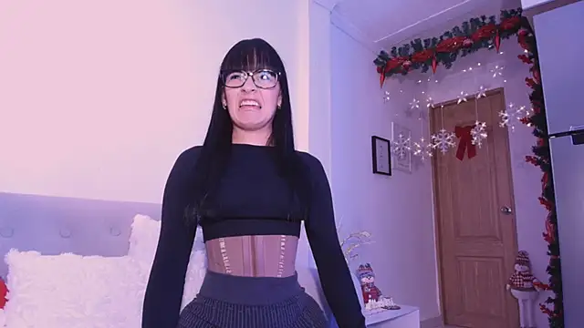 DannaHyde online show from December 3, 8:55 pm