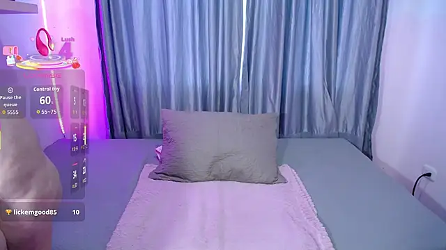 ari rossee online show from October 24, 8:49 pm