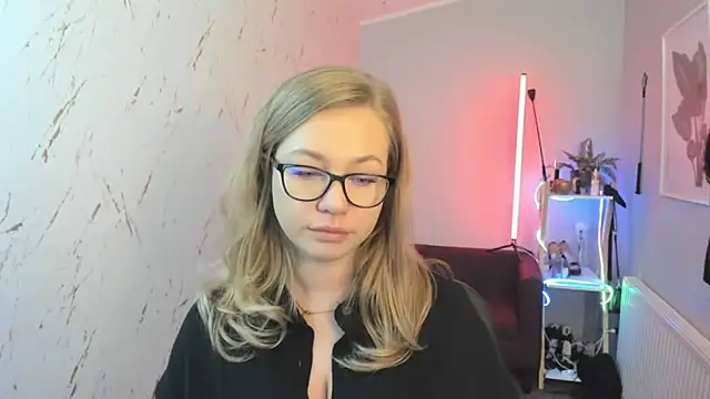 Snapshot of holly_xglam chatting on October 8, 6:34 pm holly xglam online show from October 8, 6:34 pm