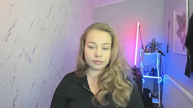 Snapshot of holly_xglam chatting on October 15, 6:21 pm holly xglam online show from October 15, 6:21 pm