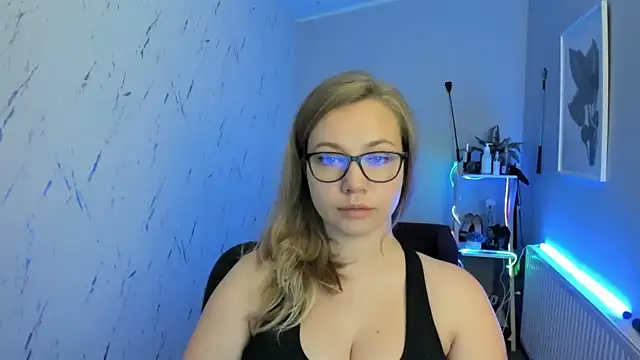 Snapshot of holly_xglam chatting on September 22, 5:11 pm holly xglam online show from September 22, 5:11 pm