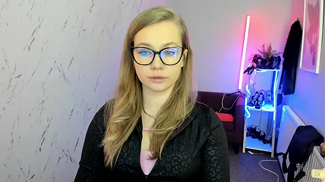 holly xglam online show from January 18, 7:54 pm