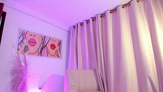 SkiinnyAna online show from December 18, 8:35 pm