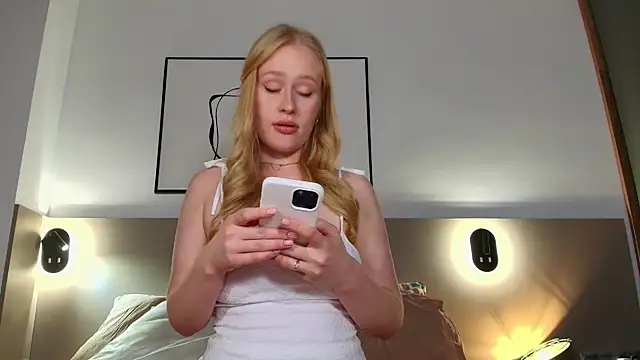 JuliaJaee online show from September 23, 9:02 pm