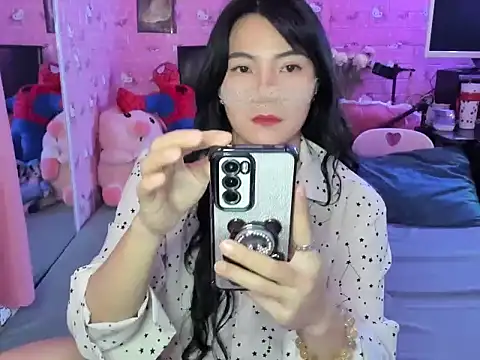 Julie nguyen online show from June 6, 8:31 am