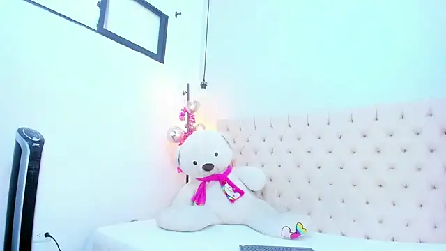 Victoria Coleman online show from October 8, 7:29 pm