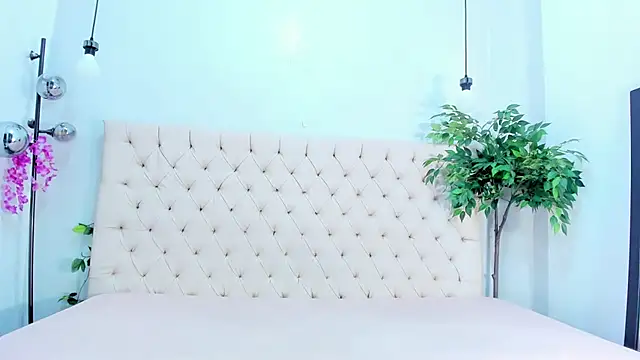 Victoria Coleman online show from November 25, 7:26 pm