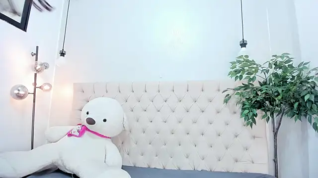 Victoria Coleman online show from March 3, 7:31 pm