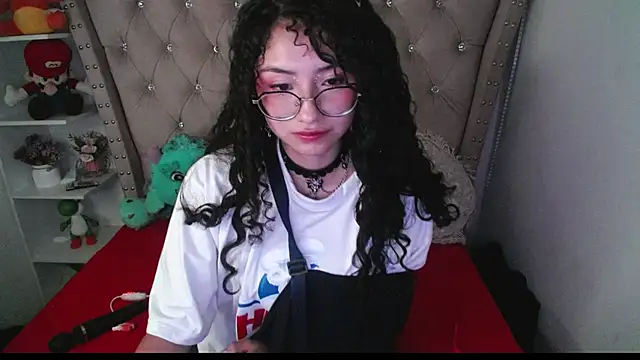 Snapshot of CherieCurl chatting on October 23, 9:54 pm CherieCurl online show from October 23, 9:54 pm