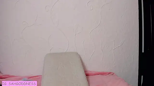 sara  lynn online show from October 8, 7:56 am