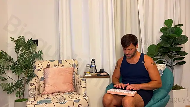 Snapshot of Lilmissbigguy chatting on October 20, 11:08 pm Lilmissbigguy online show from October 20, 11:08 pm