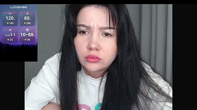 Snapshot of AlexaCruze chatting on October 9, 7:40 pm AlexaCruze online show from October 9, 7:40 pm