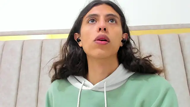 FreyaMoller online show from April 5, 7:57 pm