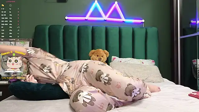 kimmie meow online show from December 5, 7:26 pm