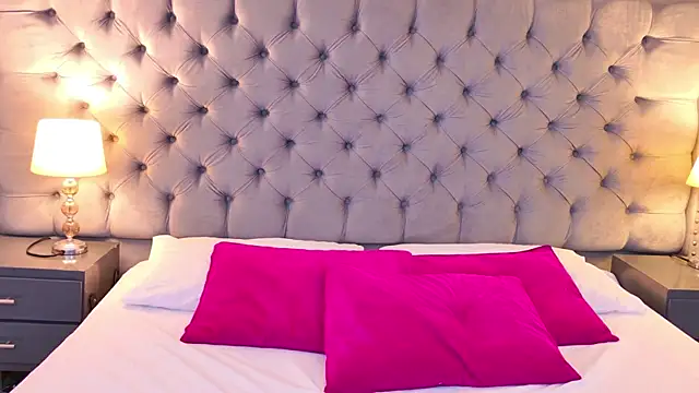 SamantaG online show from March 26, 1:35 pm