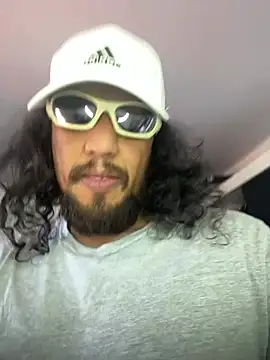 Cuteandhornyy online show from March 19, 3:27 pm