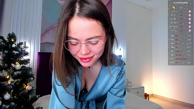 Kelly Cuutie online show from December 4, 1:30 am