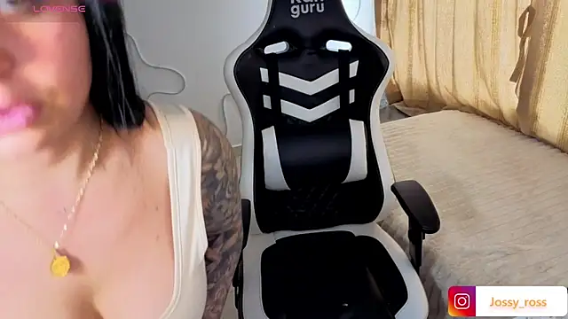 Victoryyy  online show from April 14, 8:09 pm