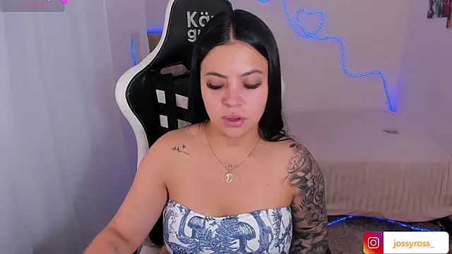 Victoryyy  online show from November 3, 6:12 pm