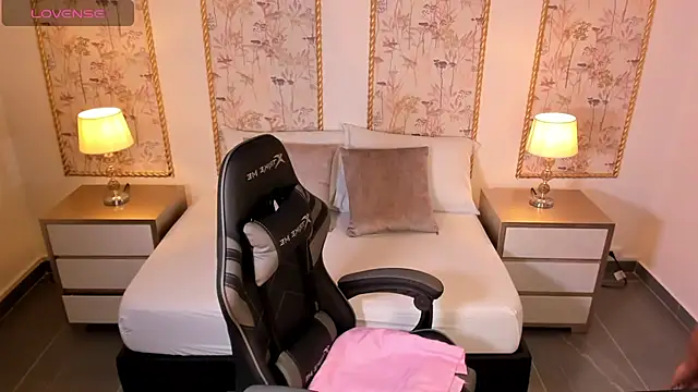 nicky peyton online show from September 19, 2:32 am