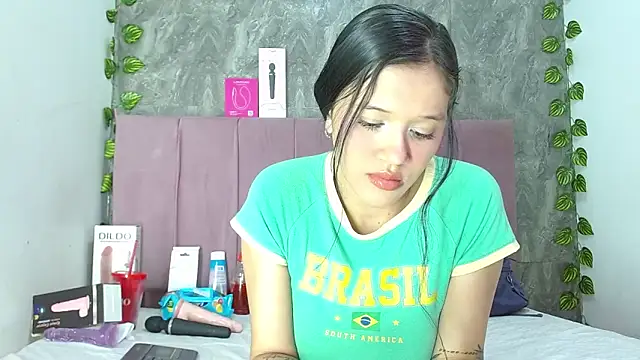 anitacorreahotcm101 online show from March 5, 8:26 pm