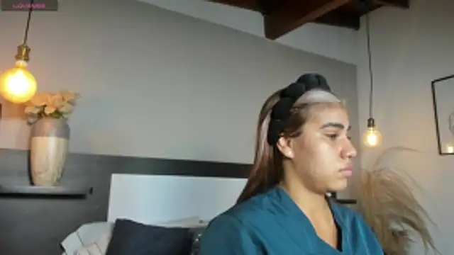 SaraaJhonsonn online show from April 9, 2:33 pm