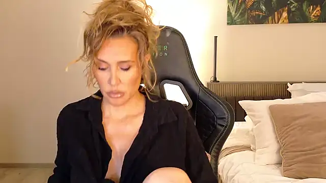 joycesilver online show from October 10, 7:46 am