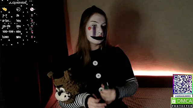 MurrrWorren online show from October 31, 6:45 pm