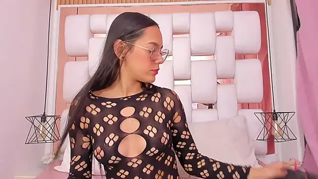 EmmyCruzZ online show from October 21, 7:07 pm