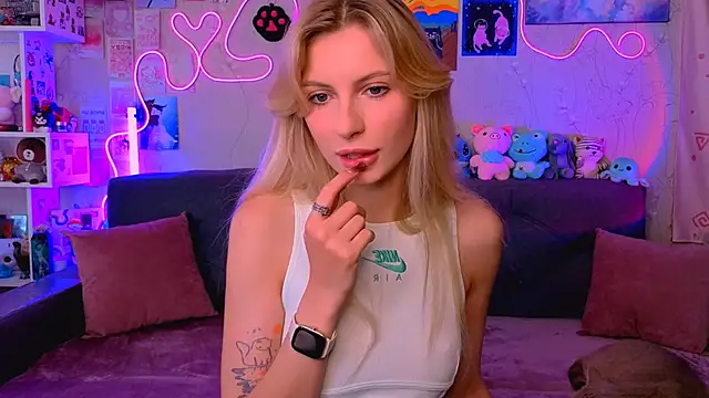 Maria Hunt online show from September 19, 5:28 am