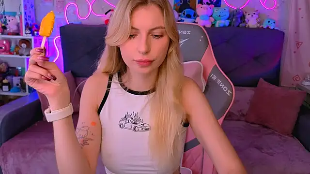 Maria Hunt online show from October 17, 5:43 am