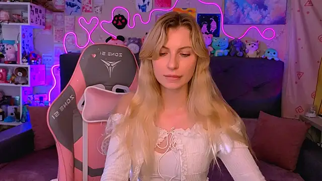 Maria Hunt online show from October 16, 5:43 am